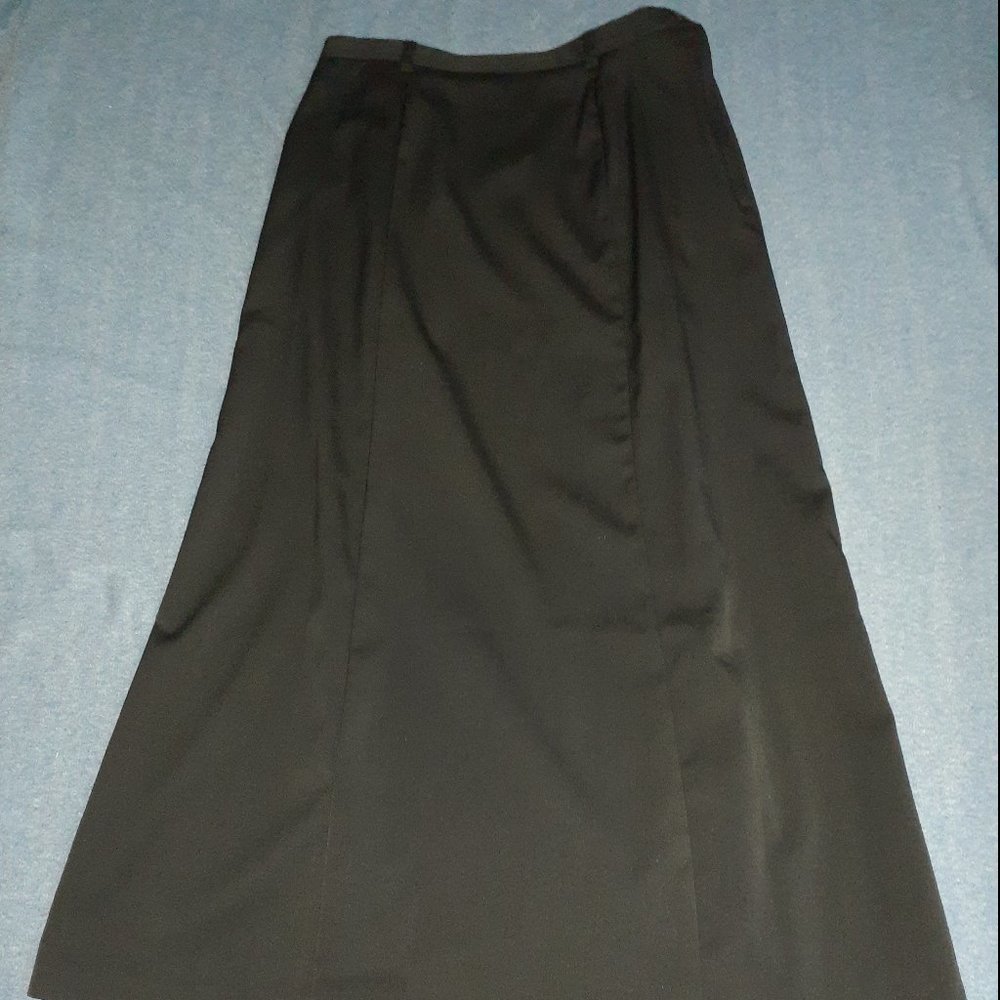 Like New Pleated Black A Line Skirt Size 8 - Picture 3 of 4